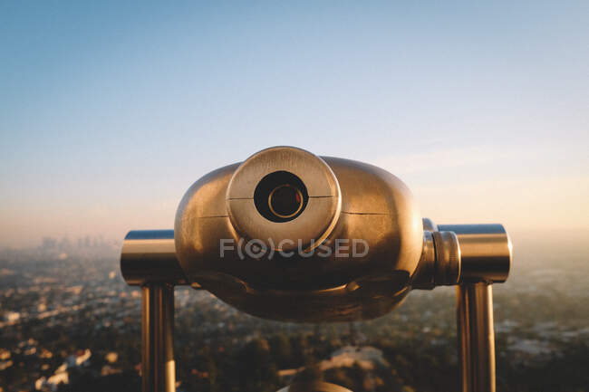 Close up of coin viewer with the City of Los Angeles in the distance — Stock Photo