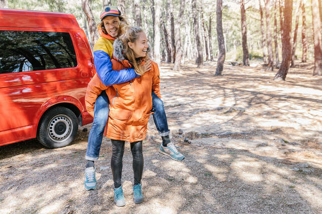 Couple having fun and enjoying together a camper van trip. Travel conc — Stock Photo