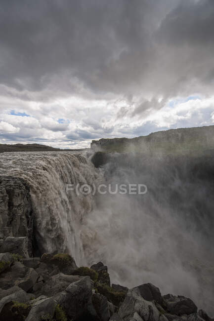 Poderosa cachoeira Dettifoss no norte da Islândia — Fotografia de Stock