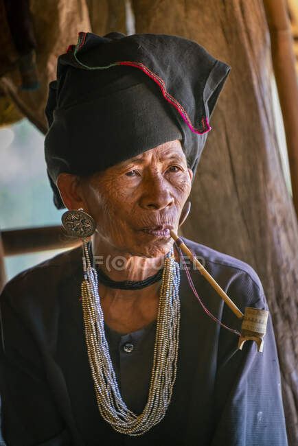 Portrait of  lady of Akhu tribe near Kengtung, Myanmar — Stock Photo