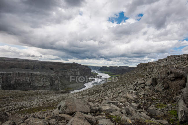 Fiume intaglio nel canyon, jokulsa gljufur, ghianda — Foto stock