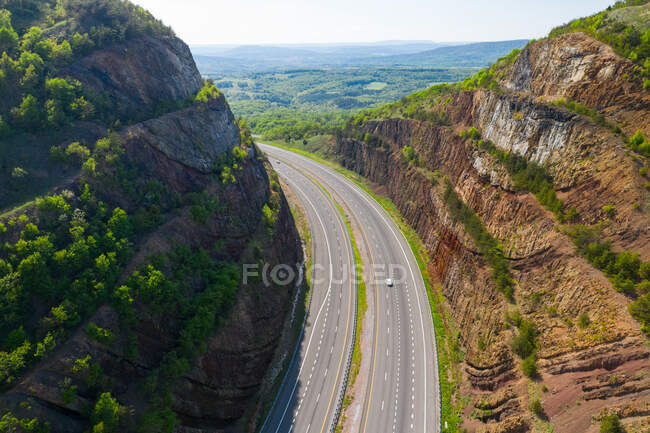 Sideling Hill Anticline, autoroute coupée en PA — Photo de stock