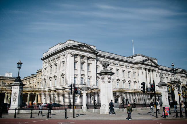Blick auf den Buckingham Palast am Tag vor der königlichen Hochzeit — Stockfoto