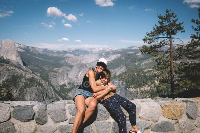 Mom hugs son on family Vacation in Yosemite — Stock Photo