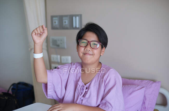 A boy patient with a strong heart smile ready to fight illness — Stock Photo