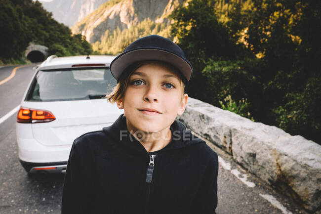 Tween Smiles for Camera on a Road Trip through Yosemite Valley — стокове фото