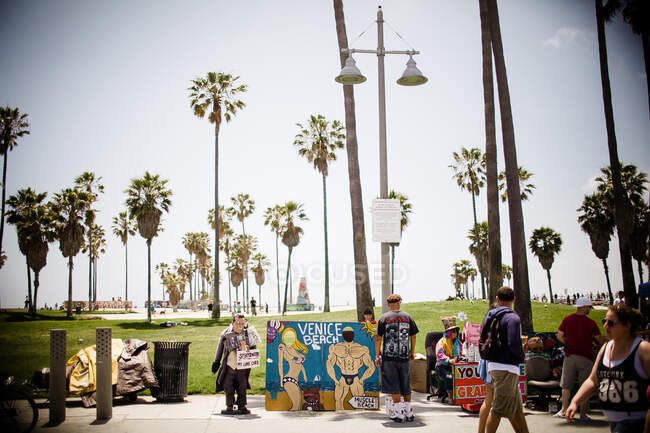 Vista ao longo do calçadão em Venice Beach — Fotografia de Stock