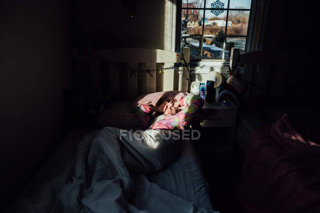 Young girls waking up with sun in her eyes — Stock Photo