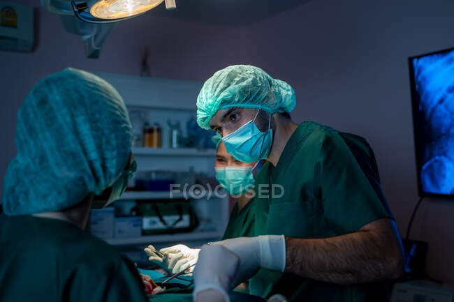 Medical team of surgeons in hospital working with electrocautery equipment for cardiovascular emergency surgery center. — Stock Photo