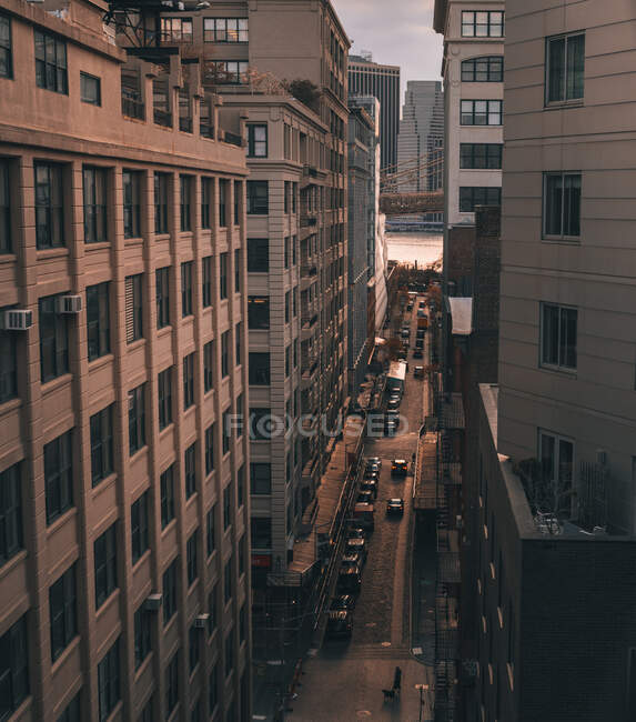 Edifici della città Brooklyn New York street cars orizzonte tramonto bellissimo — Foto stock