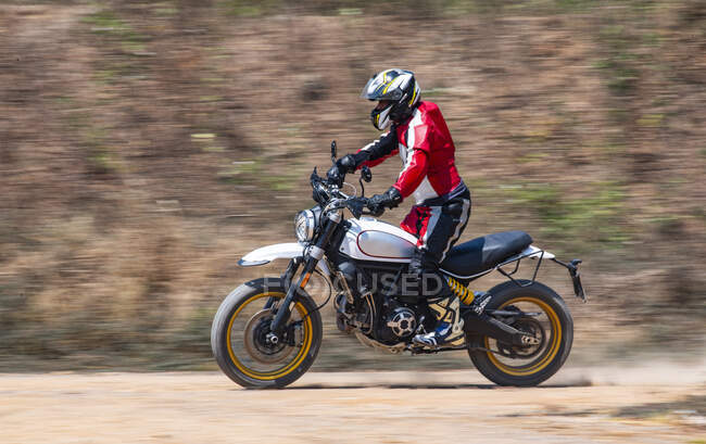 Motocicleta na estrada — Fotografia de Stock