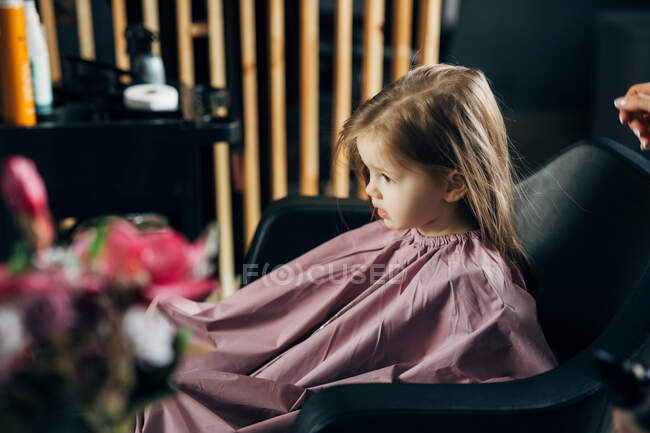Little girl in the barbershop — Stock Photo