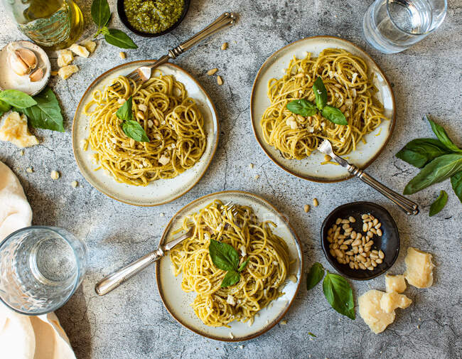 Pasta with pesto sauce and parmesan cheese on a white background. top view. — Stock Photo