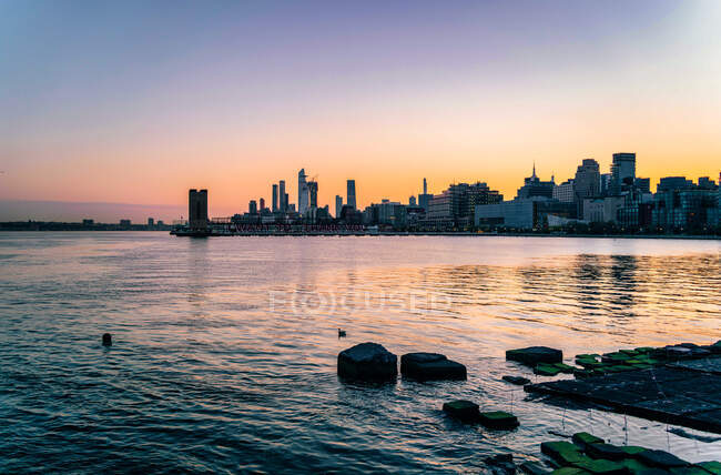City skyline at sunset — Stock Photo