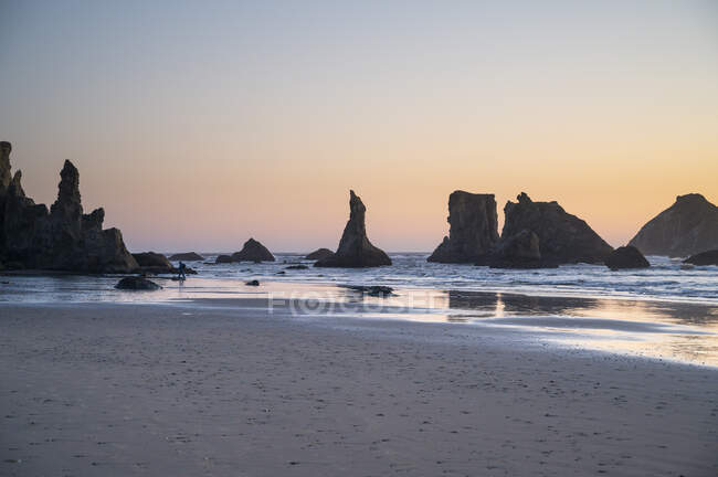 Beautiful sunrise on the beach — Stock Photo