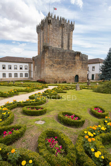 Hermosa vista de un castillo medieval en la isla de San Juan, la ciudad capital de portugal - foto de stock