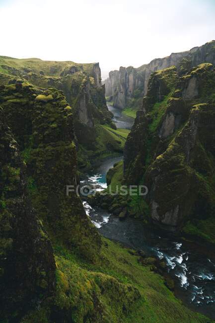 Bela vista das montanhas no fundo da natureza — Fotografia de Stock