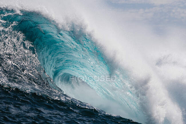 Wave of the sea coast on nature background — Stock Photo