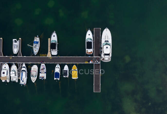 Luftaufnahme des Meeres und der Seebrücke mit Booten — Stockfoto