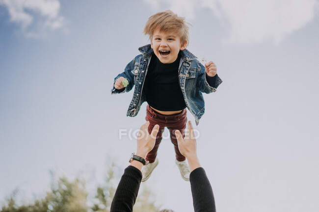 Father playing with son against clear sky — Stock Photo