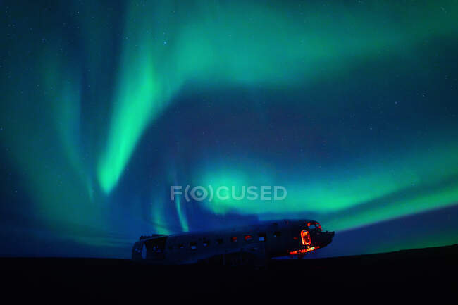Aurora Boreal con la Vía Láctea, Islandia, fotografía nocturna - foto de stock