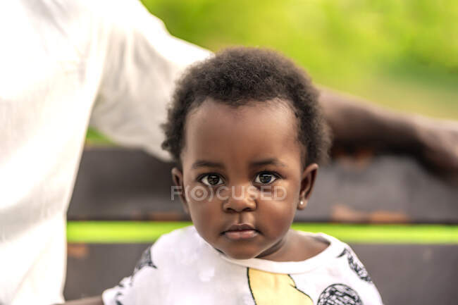 Retrato da bela menina africana — Fotografia de Stock