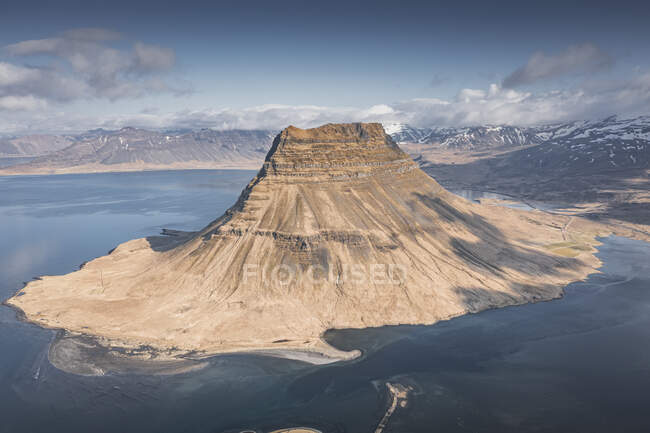 Beautiful landscape of the mountains in iceland on sunny day — Stock Photo