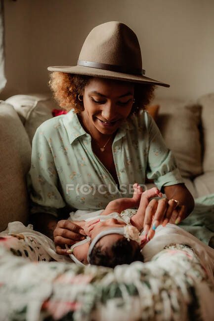 Retrato de mãe e filha, conceito de família feliz — Fotografia de Stock