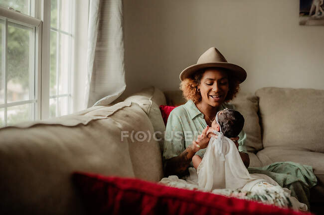 Портрет матери и дочери, счастливая семейная концепция — стоковое фото