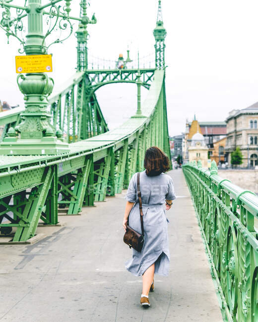 Girl walking on the Liberty Bridge Budapest — Stock Photo