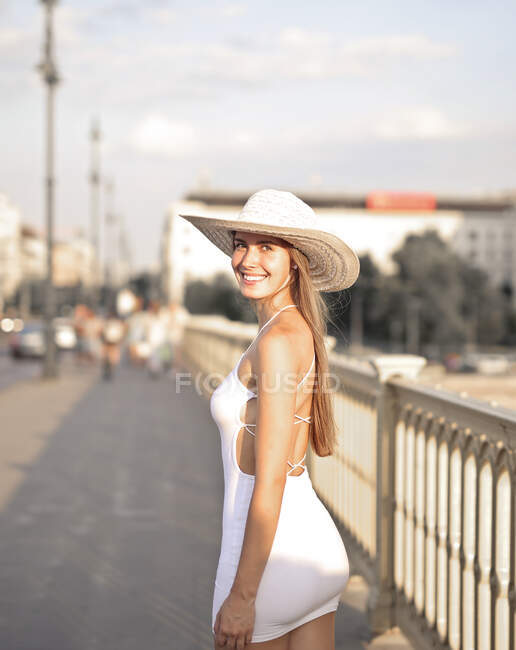 Portrait of the beautiful young woman in the street — Stock Photo
