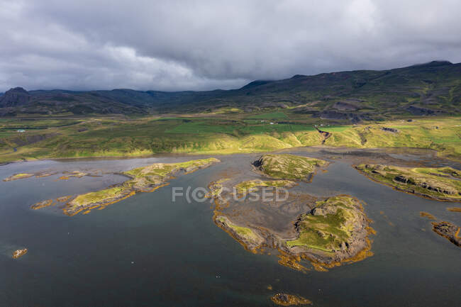 Pequenas ilhas na baía de Krksfjrur, no oeste da Islândia — Fotografia de Stock