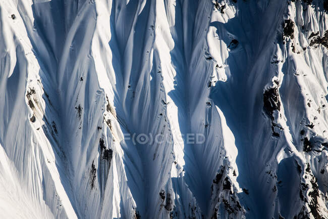 Rochers recouverts de neige, plan naturel — Photo de stock