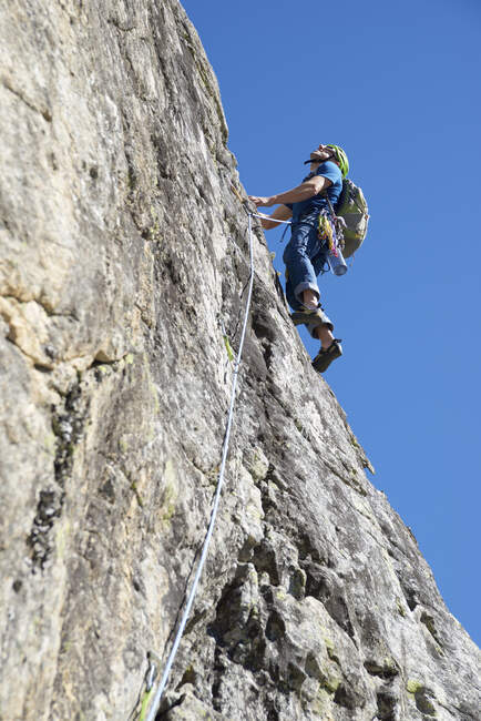 Man climbing in Panticosa, Tena Valley in Pyrenees, Huesca provi — Stock Photo
