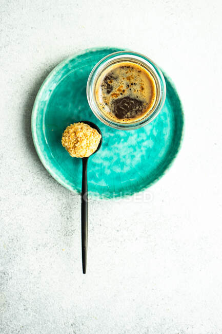 Sorvete caseiro doce e café em vidro — Fotografia de Stock