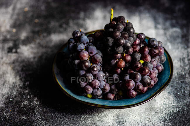 Organic healthy grape close up with water drops — Stock Photo