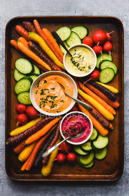 Bowl of fresh vegetables and ingredients on a black background. top view. — Stock Photo
