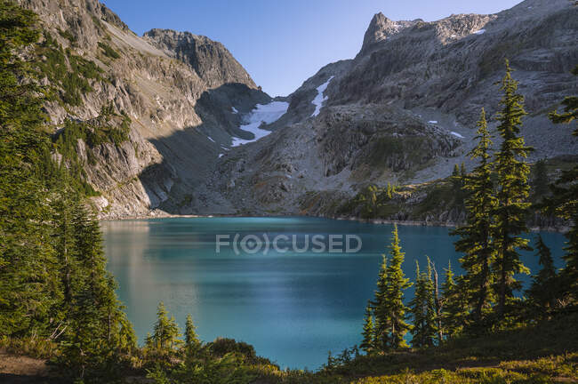 The reflection of the water of the moraine, the river and the sun. the national park of the — Stock Photo
