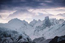 Paysage hivernal de montagnes, Cantabrie Espagne — Photo de stock