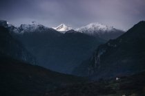 Paysage hivernal de montagnes, Cantabrie Espagne — Photo de stock