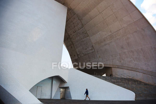 Modern architecture with extravagant design — Stock Photo