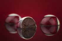 Schokoladenbonbons mit bunter Glasur — Stockfoto
