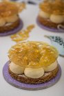 Cakes with meringue and sugar glaze, close-up — Stock Photo