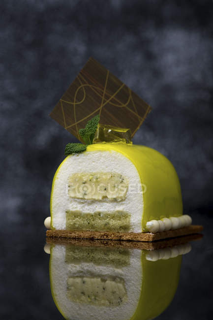 Meringue dessert with cream and yellow mirror glaze — Stock Photo