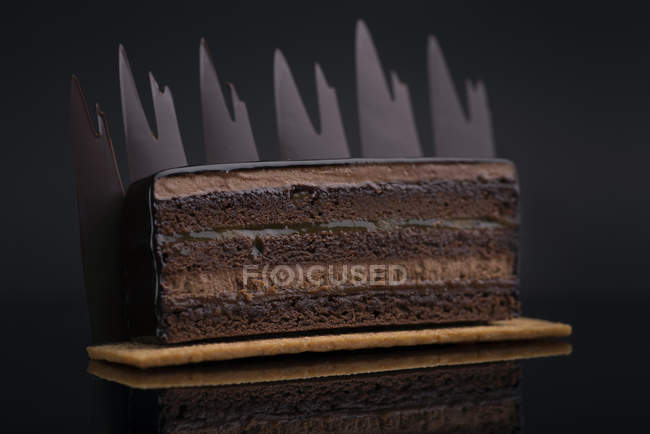 Schokoladenkuchenstück auf Teller — Stockfoto