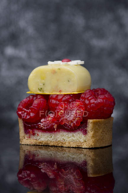 Raspberry tart with cream decoration — Stock Photo