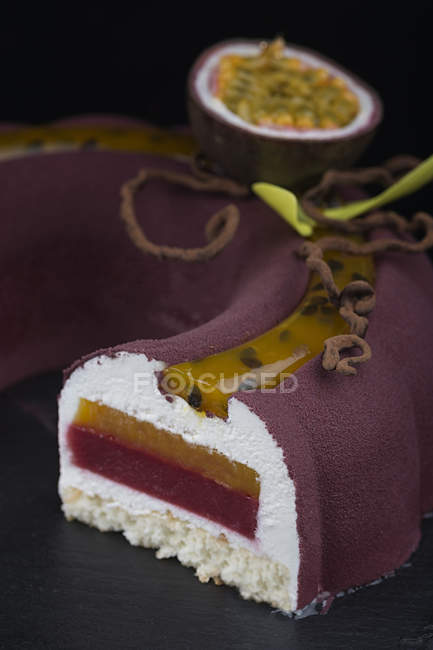 Gâteau avec garniture de confiture de fruits — Photo de stock