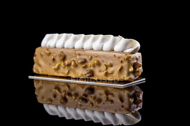 Cake with chocolate glaze and cream decoration — Stock Photo