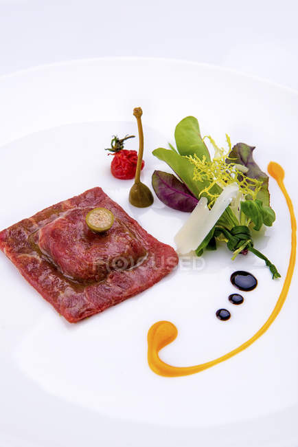 Ravioli di carne con verdure e pepe jalapeno — Foto stock