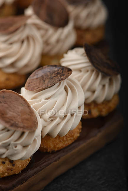 Cakes with cream and cocoa decoration — Stock Photo
